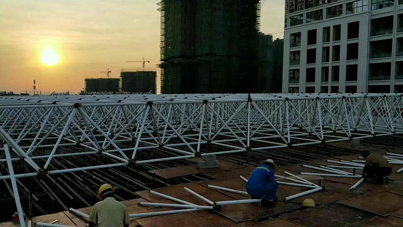 宜州螺栓球网架安装现场
